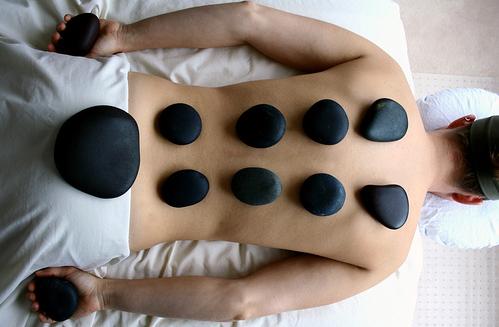 hot-stone-therapy-massage1
